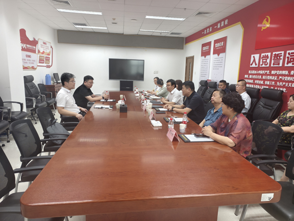 商院长参加座谈会 (1).jpg