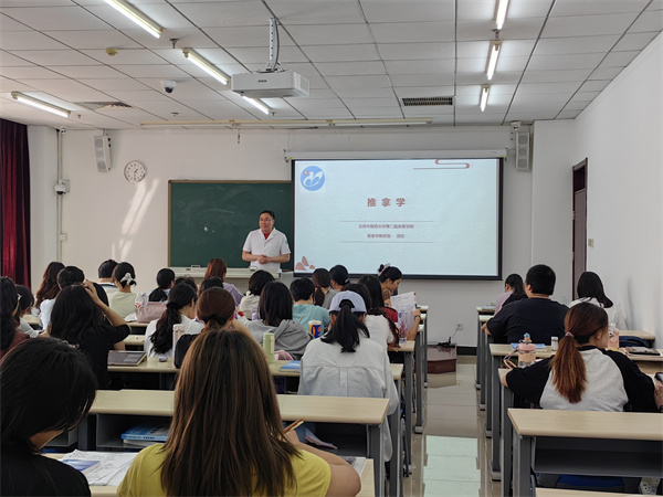 上课照片.jpg 上课照片.jpg